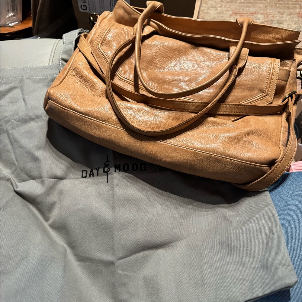 Day & Mood Tan Leather shoulder Handbag